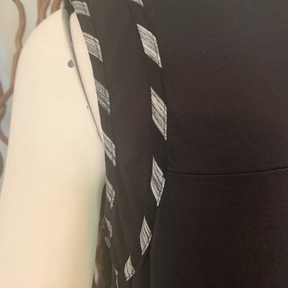 Tricotto Beautiful Sleeveless Designer Dress - Picture 12 of 14